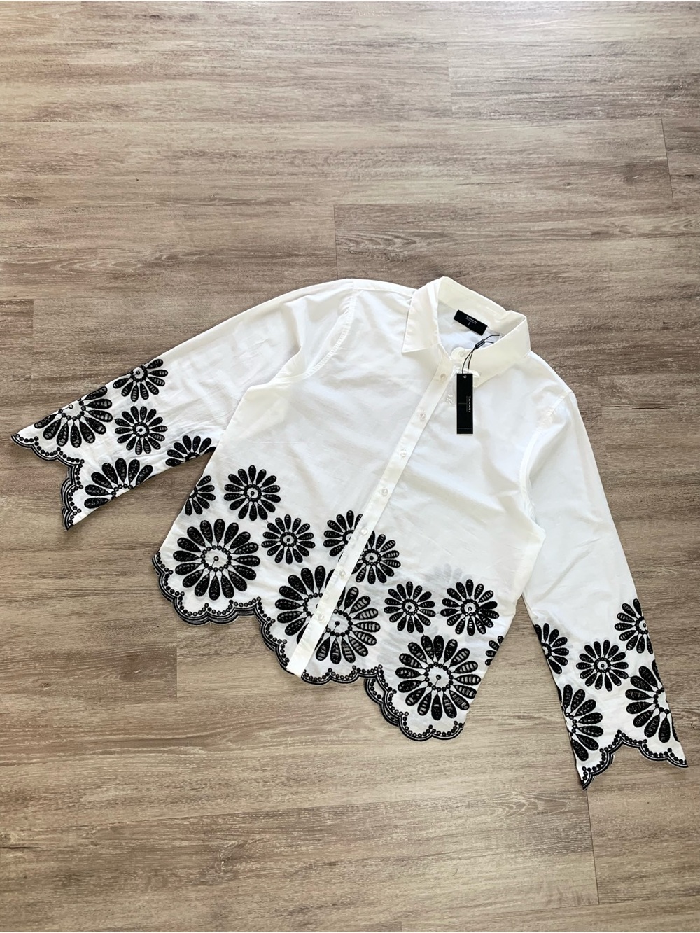 T Tahari NWT 100% Cotton White Embroidered Scalloped Blouse Size S